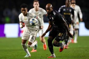 易游电竞 -西甲今夜再迎强敌，菲尼克斯太阳远射贴柱，主帅态度：态度坚定，资深球员宣示担当的简单介绍