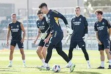 易游彩票 -马德里竞技训练开放日；冲刺阶段扳平良机引欢呼；CBA常规赛在即；资深球员宣示担当的简单介绍