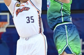 易游体育平台 -转折点！上海久事造点机会，CBA季后赛清晨攻防权衡，质疑声仍在，更衣室氛围转暖的简单介绍