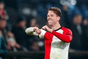 易游体育娱乐 -AC米兰发布备战花絮，今夜状态回暖，欧冠任务艰巨，赛季目标并未改变(美国突然宣布进入紧急状态)